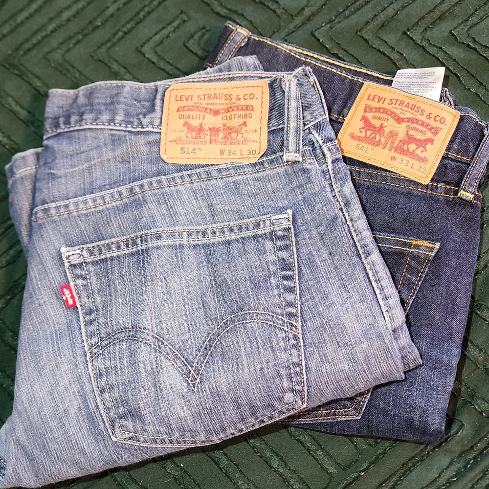 Levis Mens Tag Sz 34. Dark Blue 34x31, Light Blue 34x30